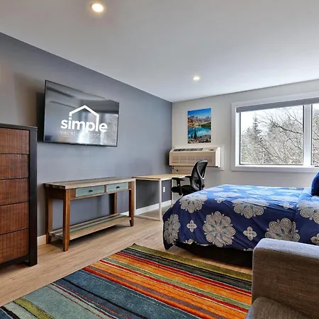 Swirl Suite B - Studio With Kitchenette And Workspace